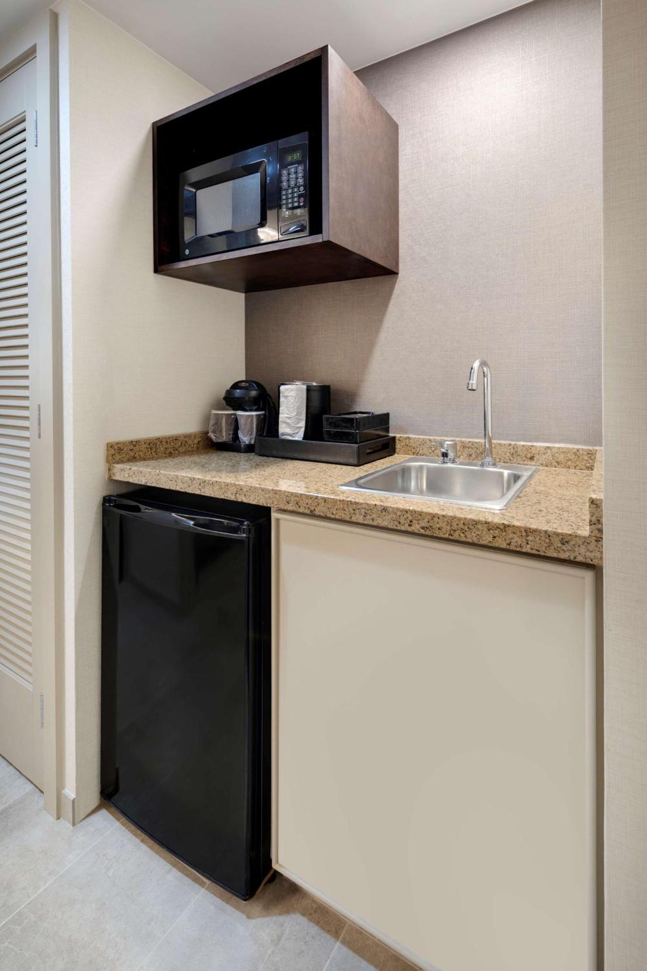 Embassy Suites By Hilton Detroit Troy Auburn Hills Eksteriør bilde