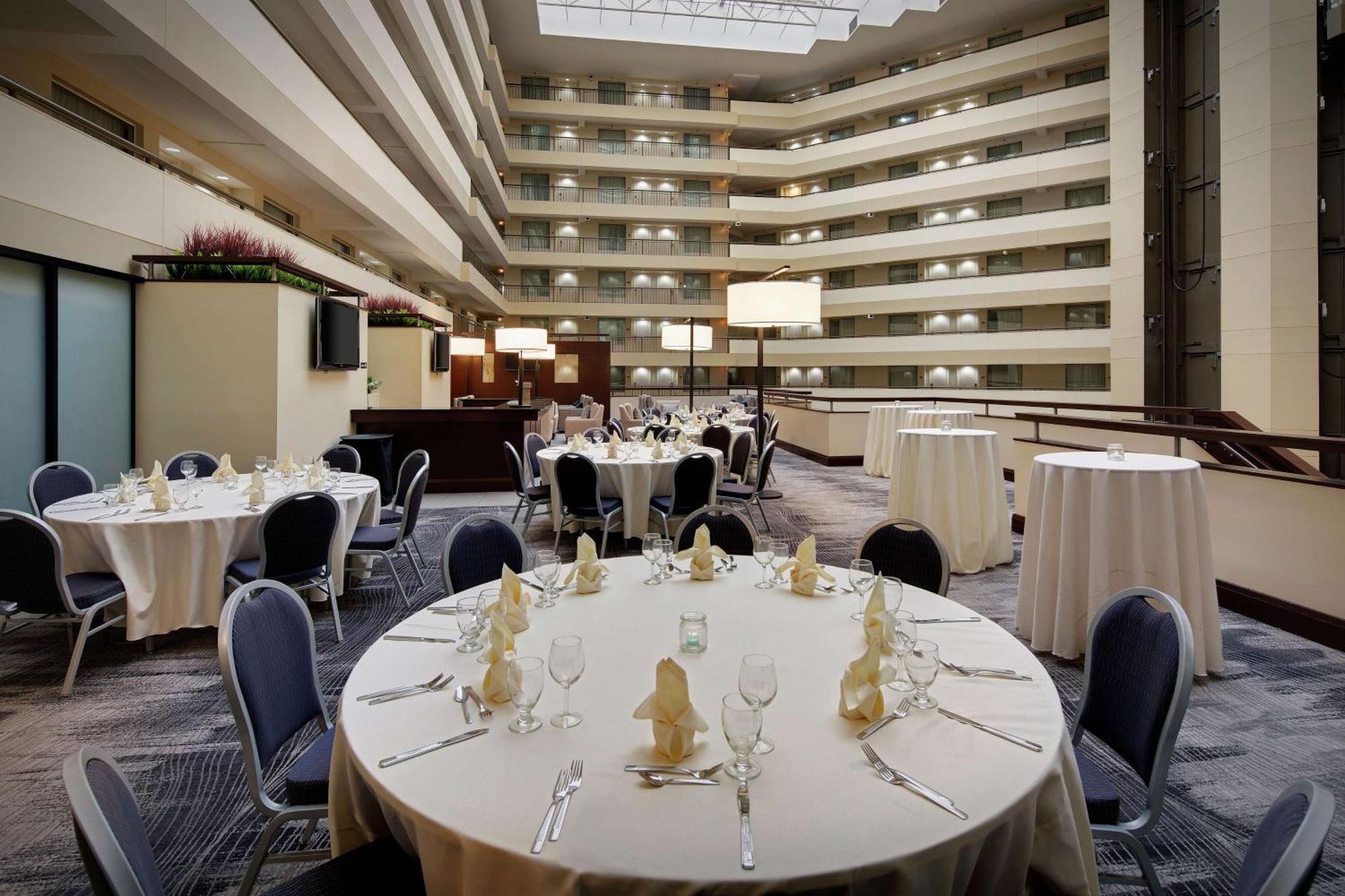 Embassy Suites By Hilton Detroit Troy Auburn Hills Eksteriør bilde
